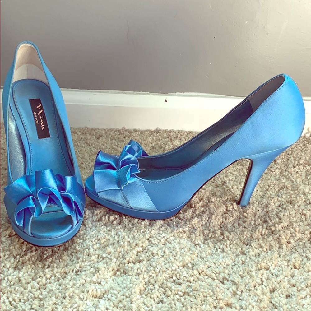 Peep toe pumps